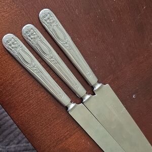 Elegant Silver Floral Handle Knives
